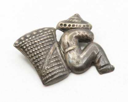 MEXICO 925 Sterling Silver  Vintage Dark Tone Sitting Man Brooch Pin  BP5009