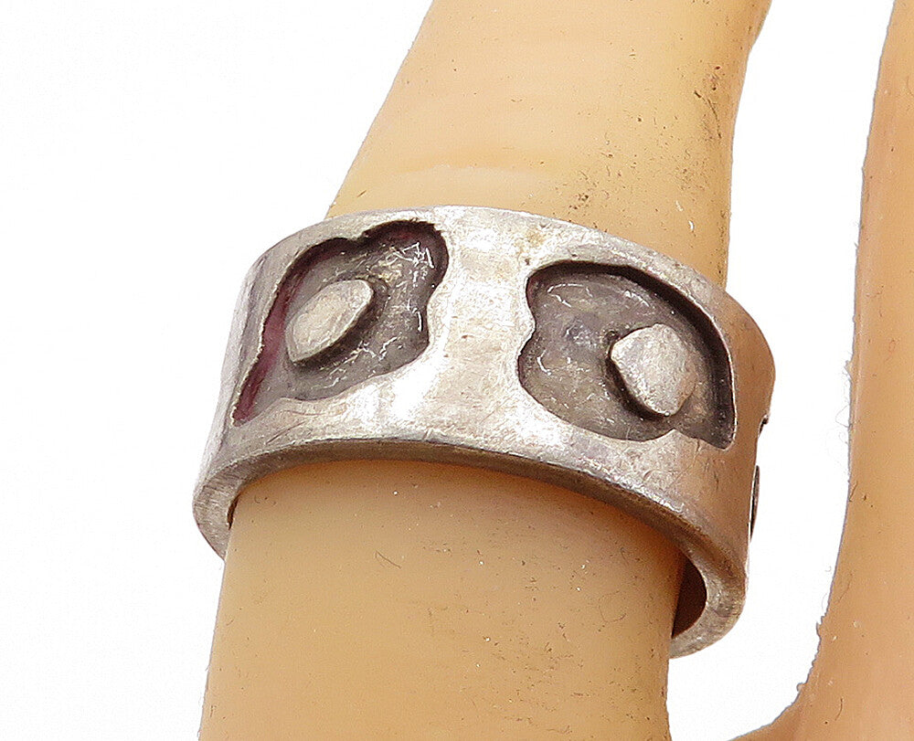 925 Sterling Silver  Vintage Oxidized Pattern Round Band Ring Sz 7.5  RG7104