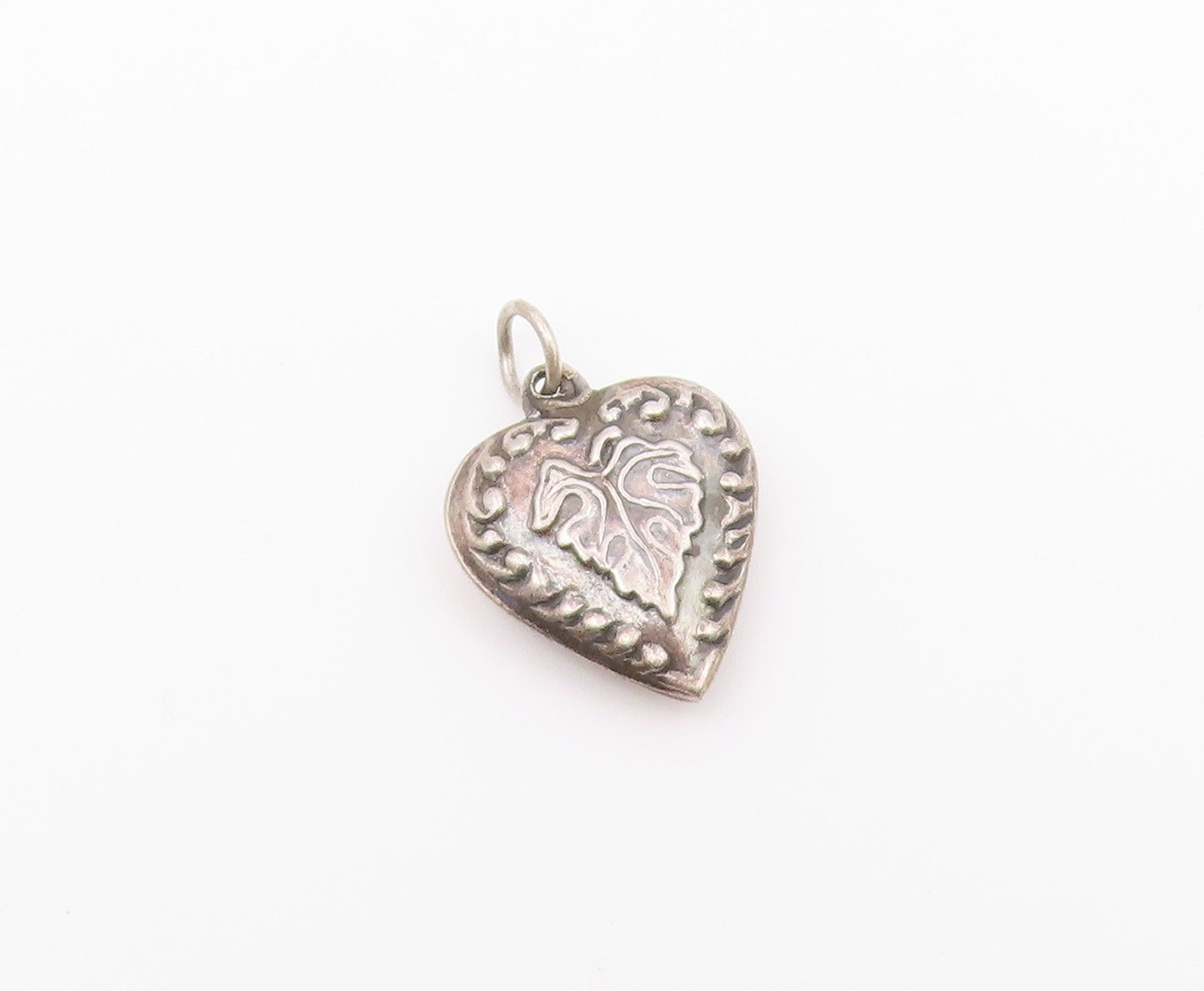 925 Sterling Silver  Vintage Carved Swirls & Leaf Love Heart Pendant  PT21348