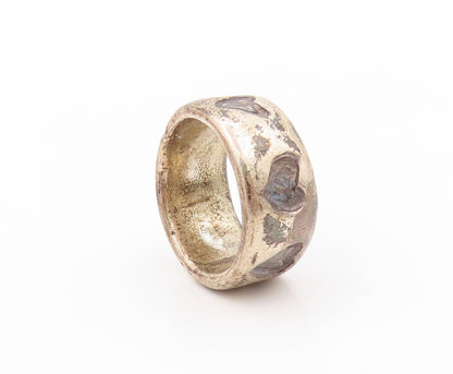 925 Sterling Silver Vintage Ring Dark Tone Etched Love Hearts  SZ 9.5  RG32008