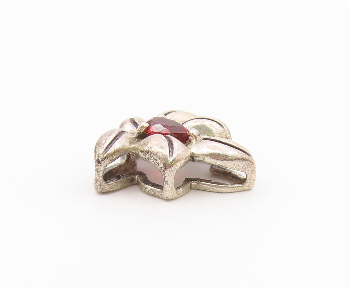925 Sterling Silver  Vintage Garnet Floral Leaf Motif Pendant  PT16206