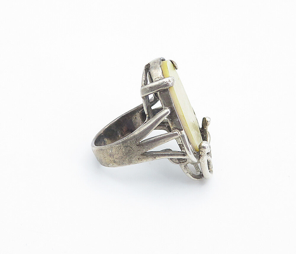925 Sterling Silver  Vintage Mother Of Pearl Oval Cocktail Ring Sz 8  RG8409