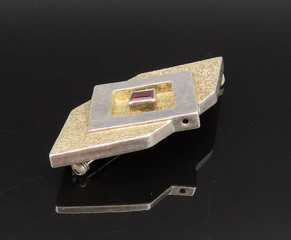 925 Sterling Silver  Vintage Two Tone Diamond Shaped Garnet Brooch Pin  BP9778