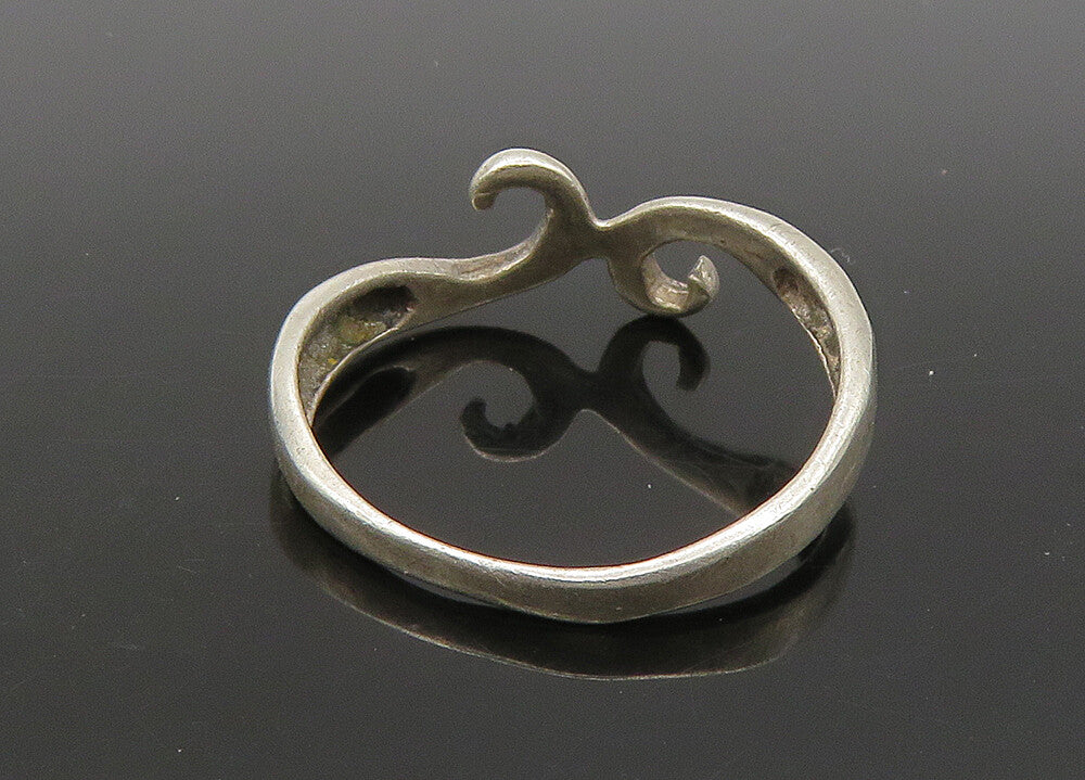925 Sterling Silver  Vintage Shiny Smooth Swirl Band Ring Sz 7  RG21837