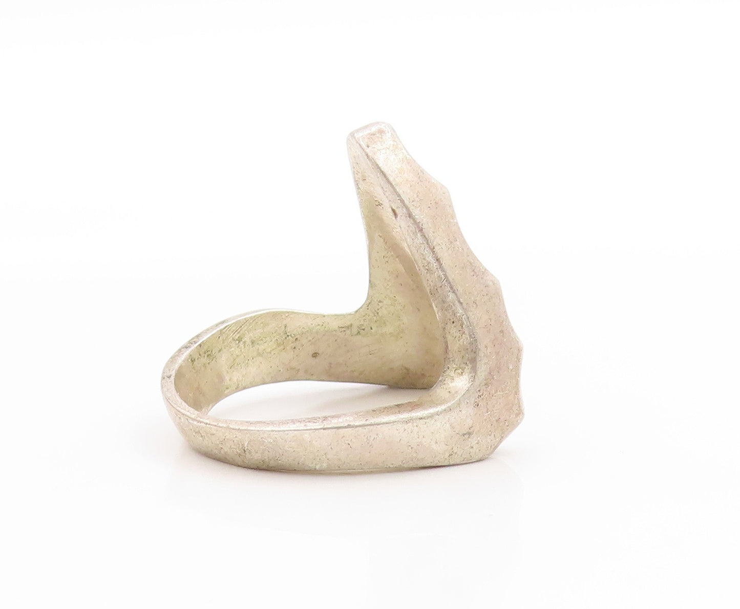 925 Sterling Silver Vintage Ring Hammered Alphabet Letter V Band Sz 8.5 RG33680