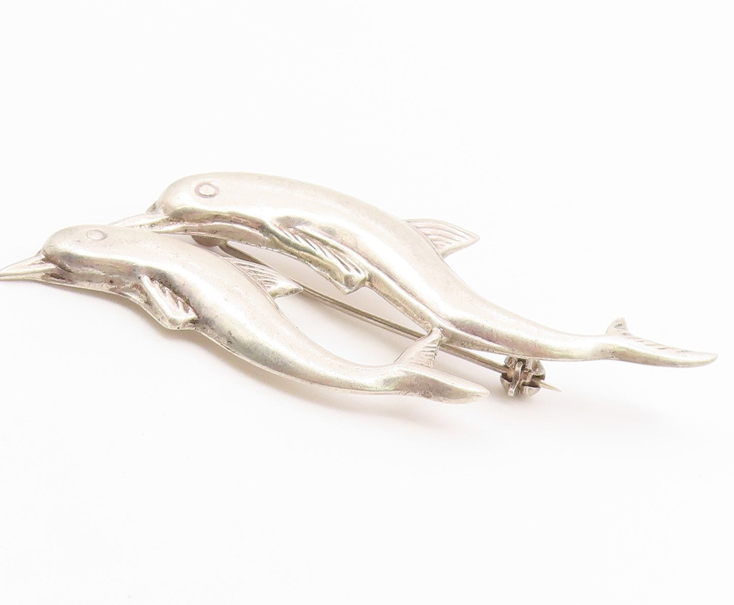 925 Sterling Silver  Vintage Shiny Smooth Swimming Dolphins Brooch Pin  BP6694