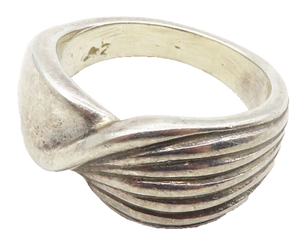 925 Sterling Silver  Vintage Shiny Twist Design Band Ring Sz 6  RG9692