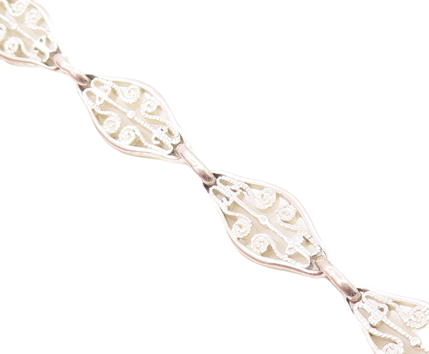 925 Sterling Silver  Petite Open Swirl Twist Detail Chain Bracelet  BT2627