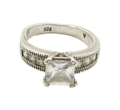 925 Sterling Silver  Vintage Cubic Zirconia Solitaire Accent Ring Sz 7 RG17964