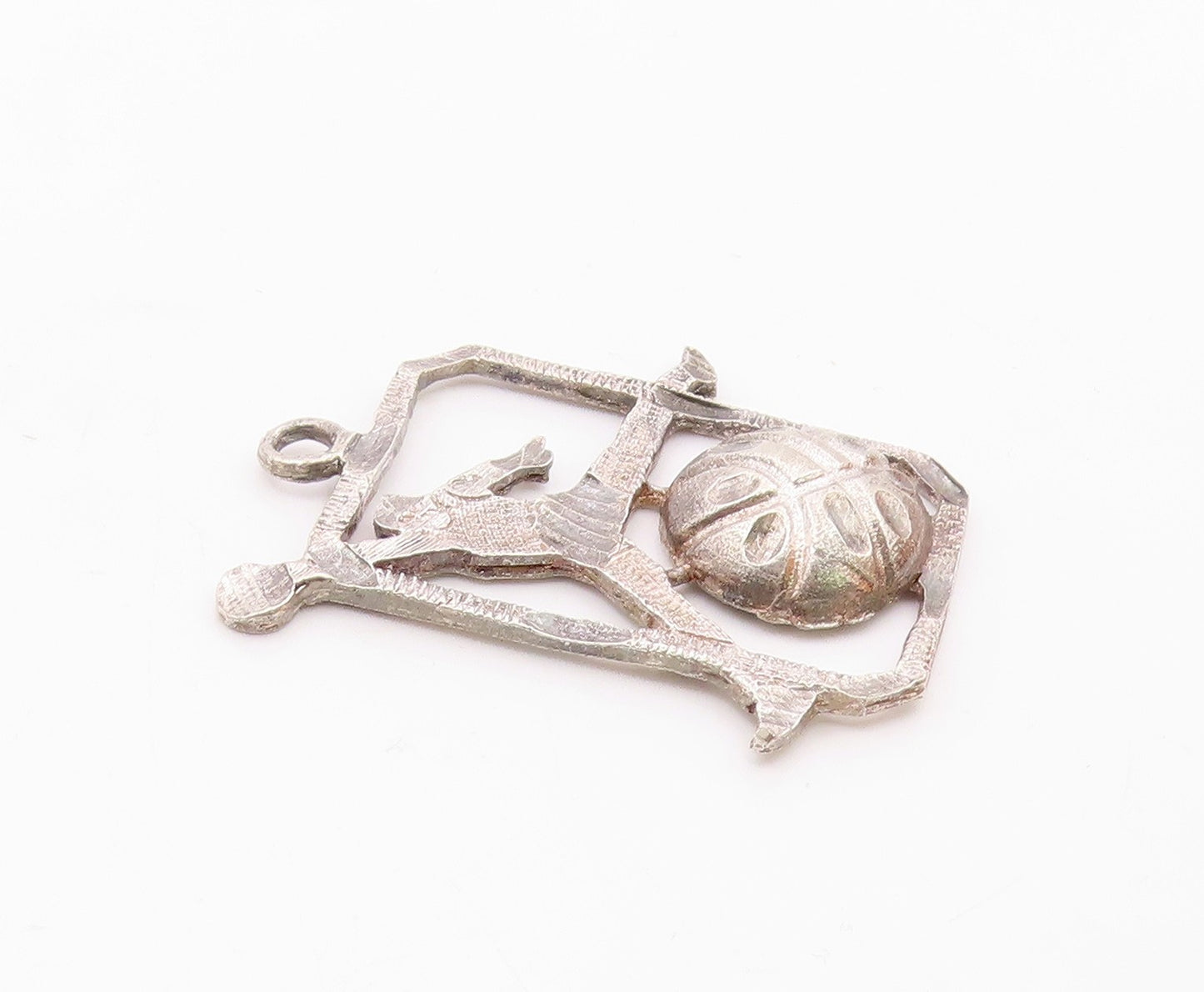 925 Sterling Silver  Vintage Chiseled Detail Basketball Sport Pendant  PT16588