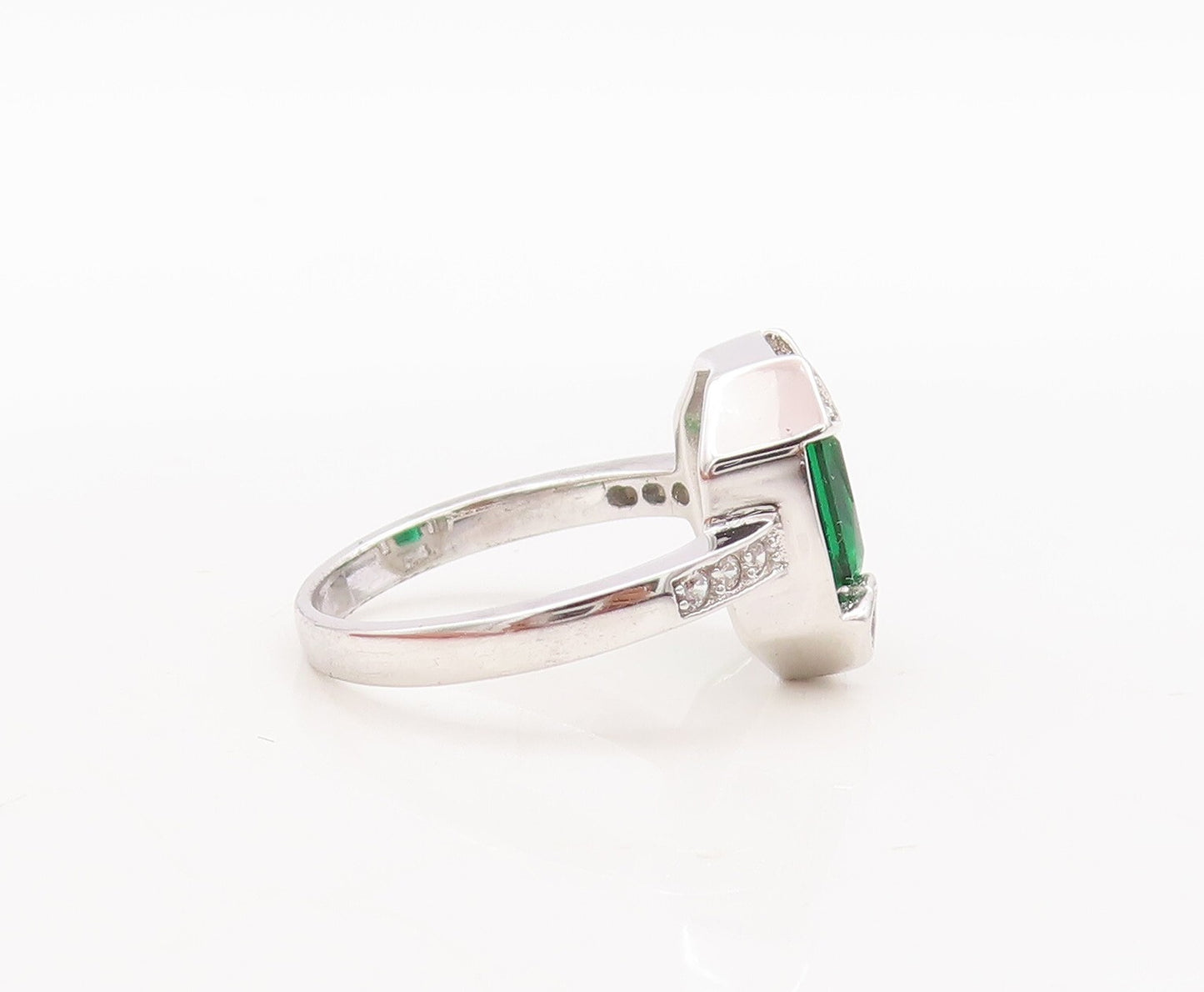 925 Sterling Silver Vintage Ring Rectangle Cut Green & White CZ  Sz 7  RG29450