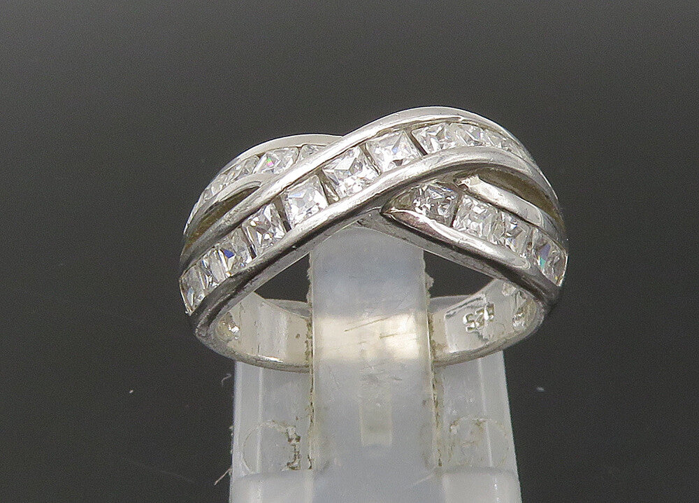 925 Sterling Silver  Vintage Shiny Cubic Zirconia Band Ring Sz 6  RG22596