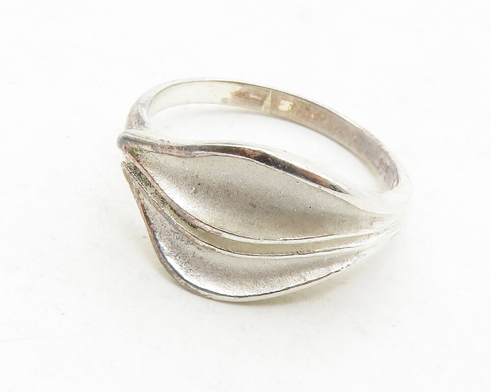 925 Sterling Silver  Vintage Shiny Sculpted Matte Band Ring Sz 6.5  RG13174
