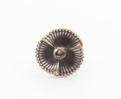 925 Sterling Silver Vintage Ring Dark Tone Cutout Grooved Flower  SZ 8  RG32007