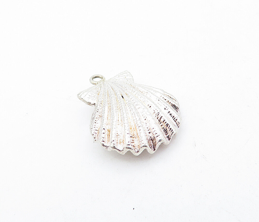 925 Sterling Silver  Vintage Shiny Etched Hollow Clam Shell Pendant  PT3651