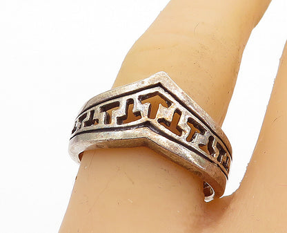 925 Sterling Silver  Vintage Dark Tone Cutout Pointed Band Ring Sz 8.5  RG5808