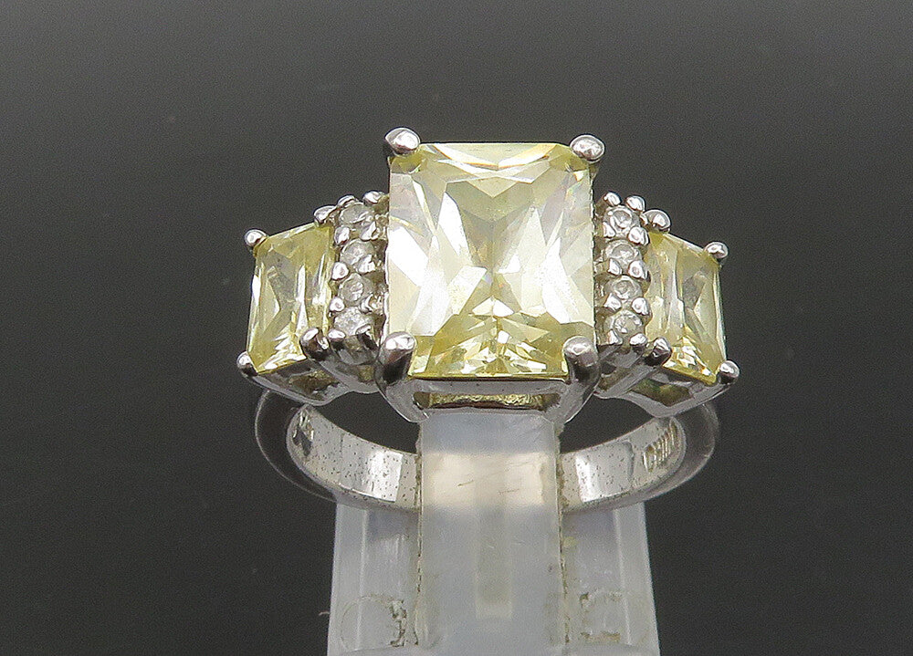 925 Sterling Silver  Vintage Graduated Cubic Zirconia Band Ring Sz 7  RG23075