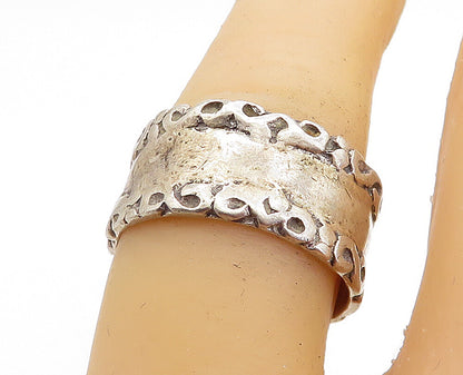 925 Sterling Silver  Vintage Antique Swirl Bordered Band Ring Sz 7.5  RG5452