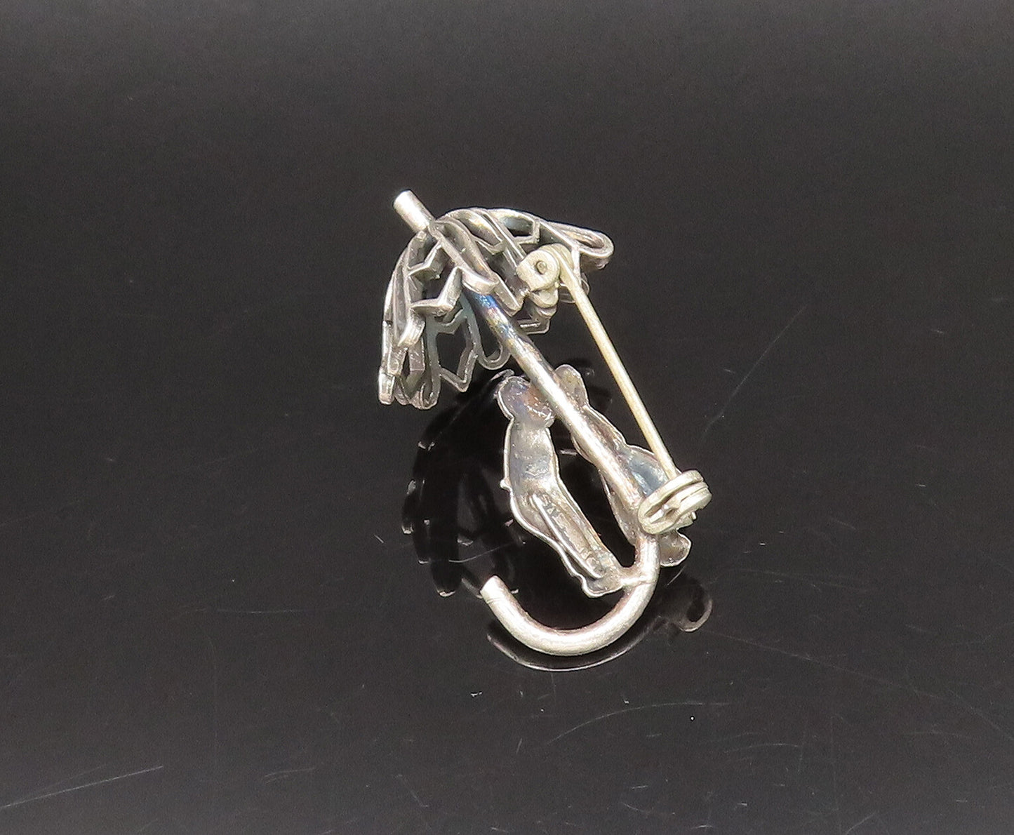 925 Sterling Silver  Vintage Couple Kissing Under Umbrella Brooch Pin  BP10049