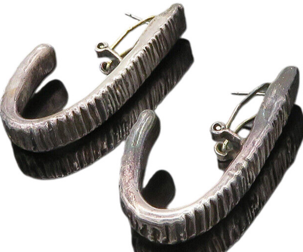 ISRAEL 925 Sterling Silver Vintage Dark Tone Sculpted JHoop Earrings EG10027