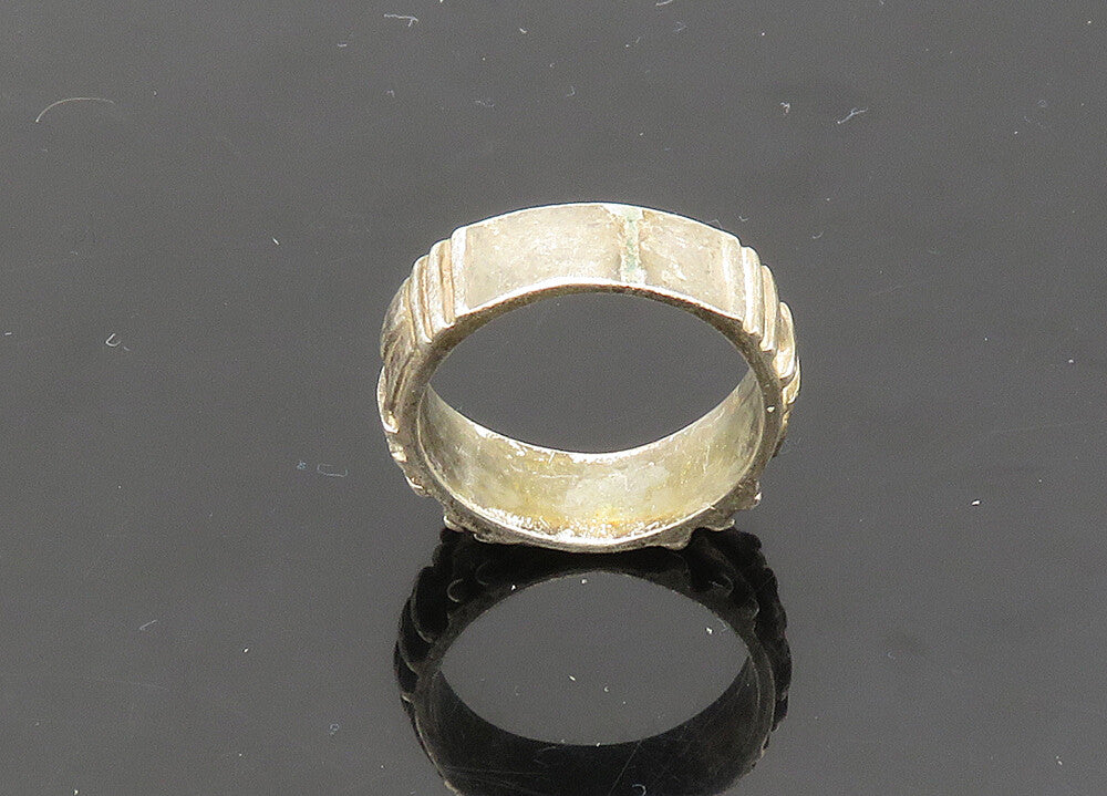 925 Sterling Silver  Vintage Dark Tone Raised Detail Band Ring Sz 7  RG21641