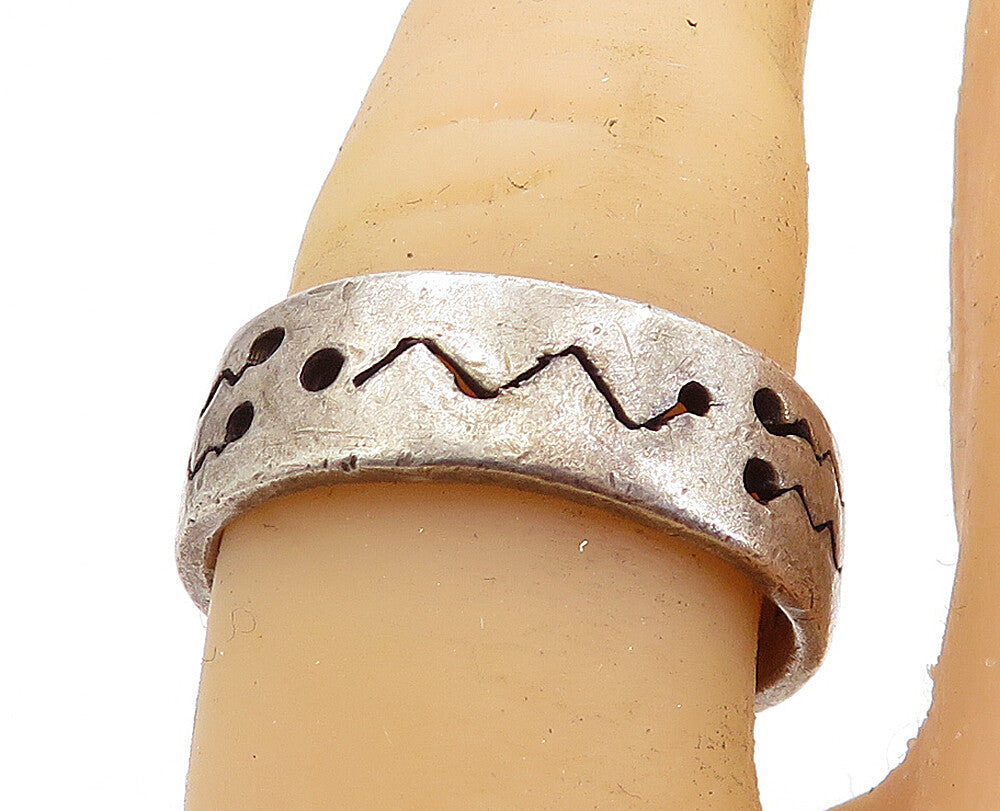 925 Sterling Silver Vintage Modernist Wavy Design Band Ring Sz 7.5 RG6589