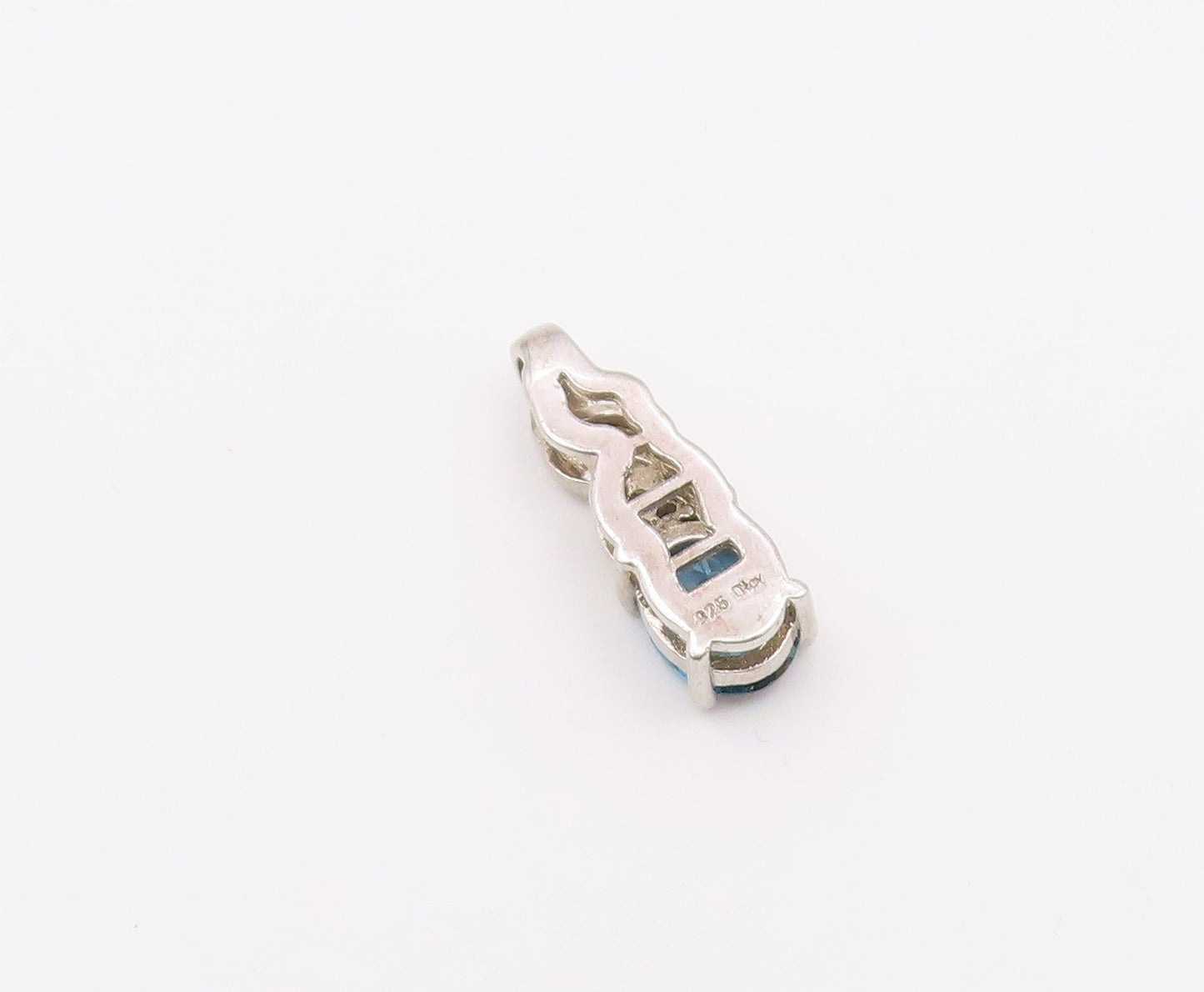 925 Sterling Silver  Vintage Shiny Prong Set Blue Topaz Pendant  PT15849