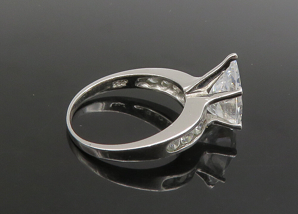 925 Sterling Silver   Vintage Shiny Cubic Zirconia Solitaire Ring Sz 7 RG23358