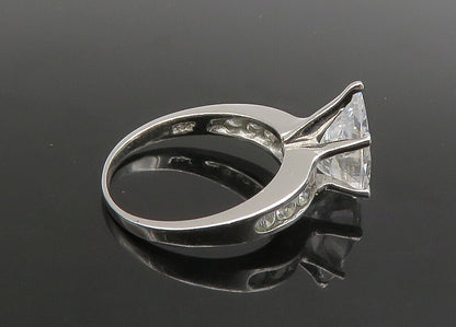 925 Sterling Silver   Vintage Shiny Cubic Zirconia Solitaire Ring Sz 7 RG23358