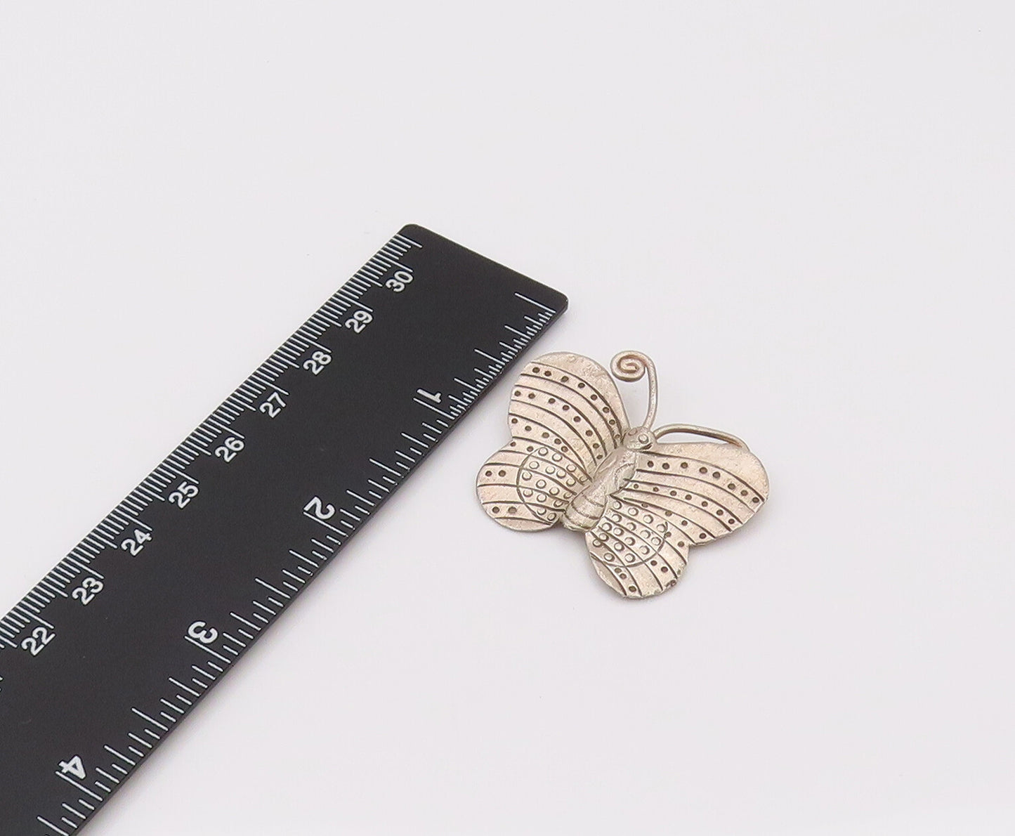 925 Sterling Silver  Vintage Carved Lines & Dotted Butterfly Pendant PT22141