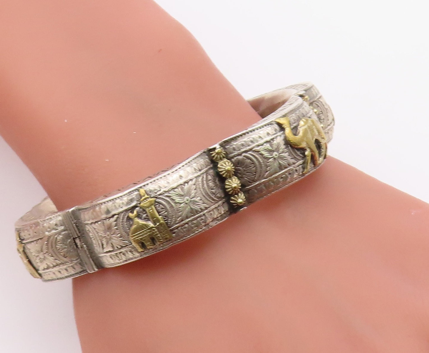 925 Sterling Silver Vintage Bracelet Etched Camel Motif Scalloped Bangle BT12154