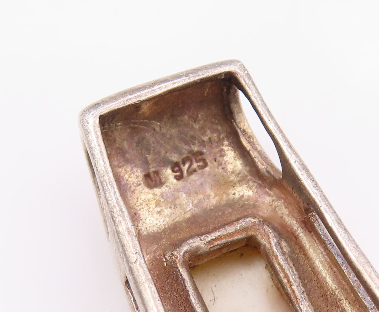 925 Sterling Silver  Vintage Inlaid Mother Of Pearl Smooth Pendant  PT17842