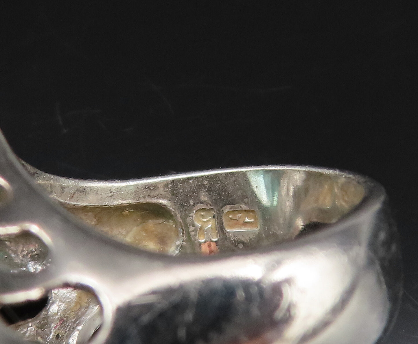 925 Sterling Silver  Vintage Hammered Frame Blue Topaz Ring Sz 6  RG25747