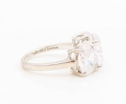 925 Sterling Silver Vintage Ring Three Stone CZ Statement Band  Sz 8  RG34994