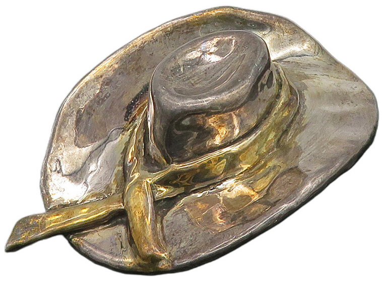 ISRAEL 925 Sterling Silver  Vintage Two Tone Sculpted Hat Brooch Pin  BP7865