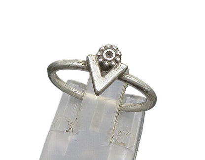 925 Sterling Silver  Vintage Shiny Pointed Detail Band Ring Sz 6  RG23416