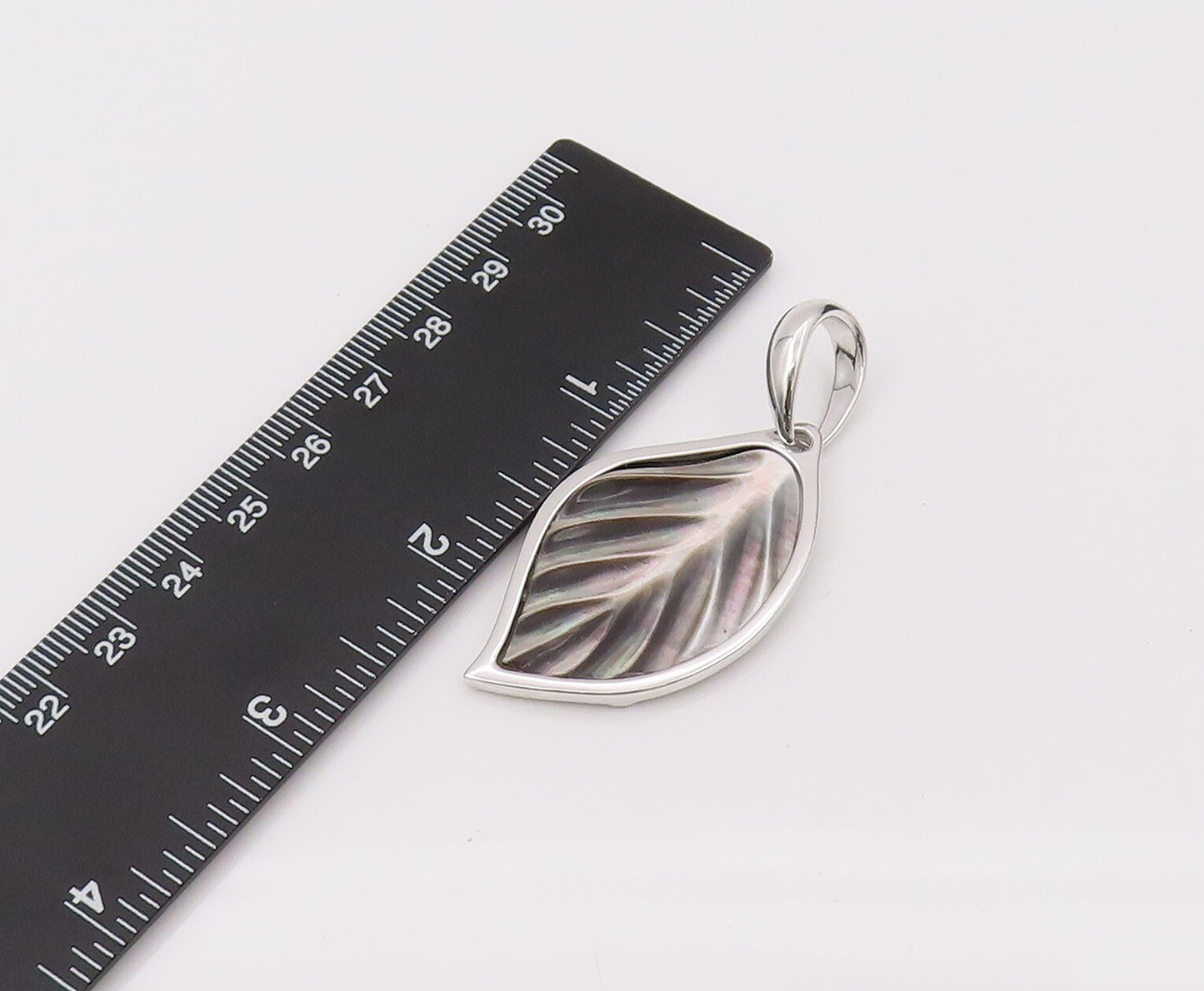 925 Sterling Silver  Vintage Mother Of Pearl Carved Leaf Pendant  PT22212