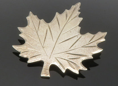 925 Sterling Silver  Vintage Shiny Etched Detail Maple Leaf Brooch Pin  BP5029