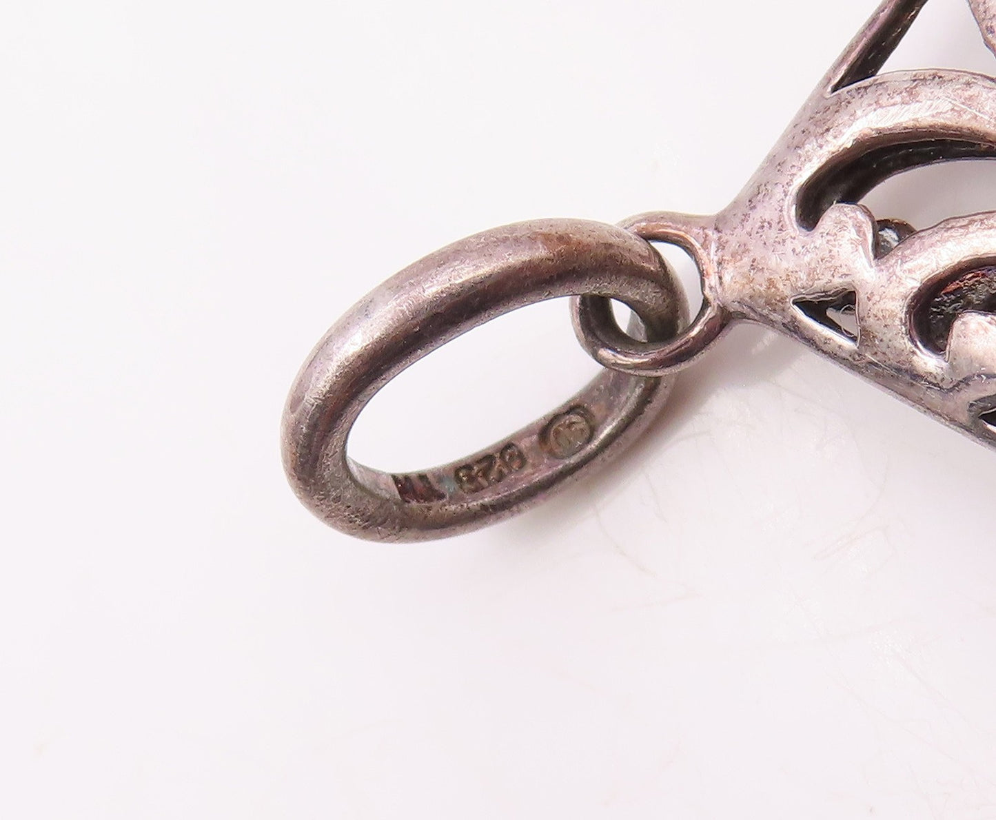 925 Sterling Silver  Vintage Pear Shaped Open Scroll Cutout Pendant  PT20983
