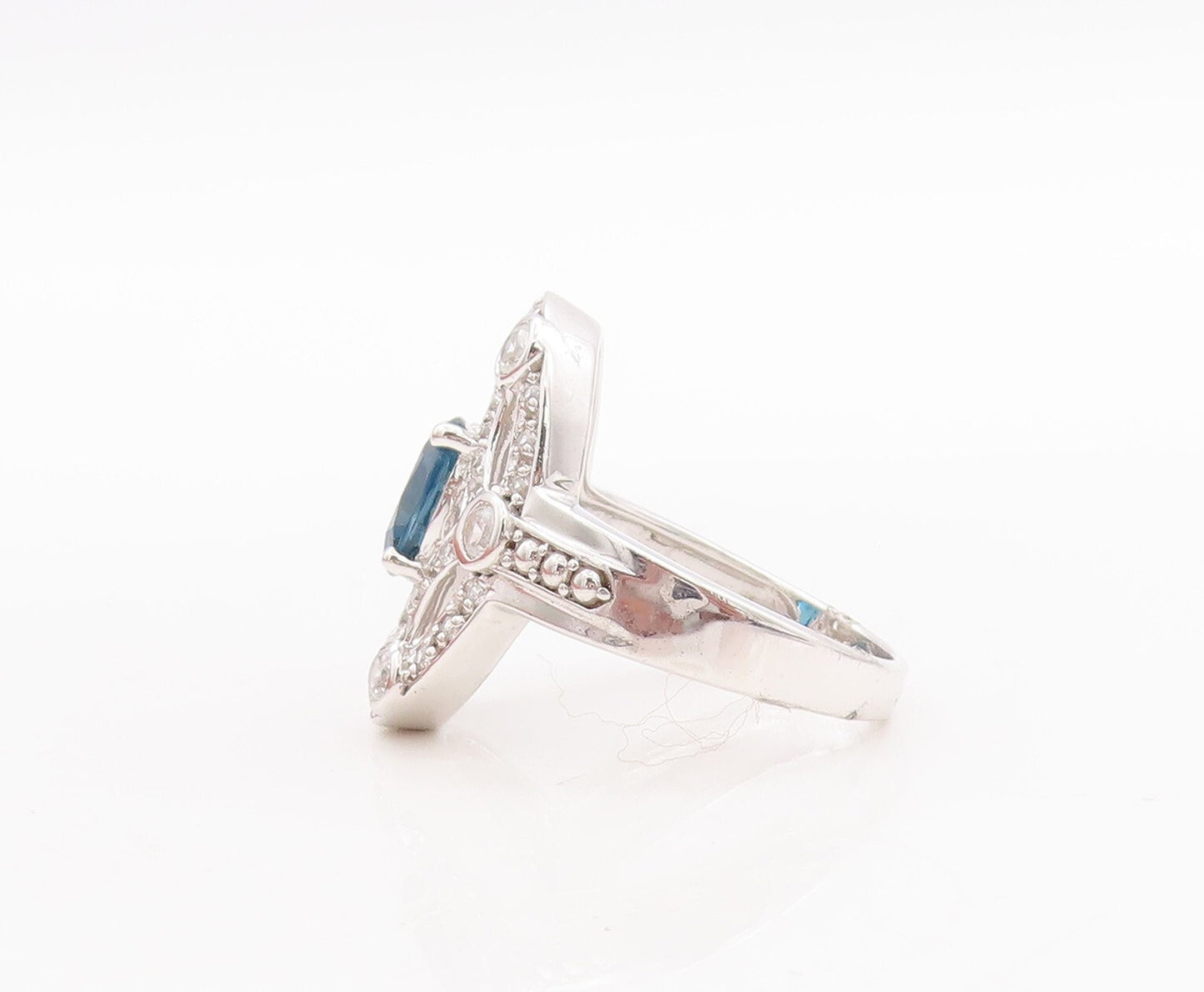 925 Sterling Silver Vintage Ring Oval Design Cut 2 Tone Topaz  Sz 7  RG29399