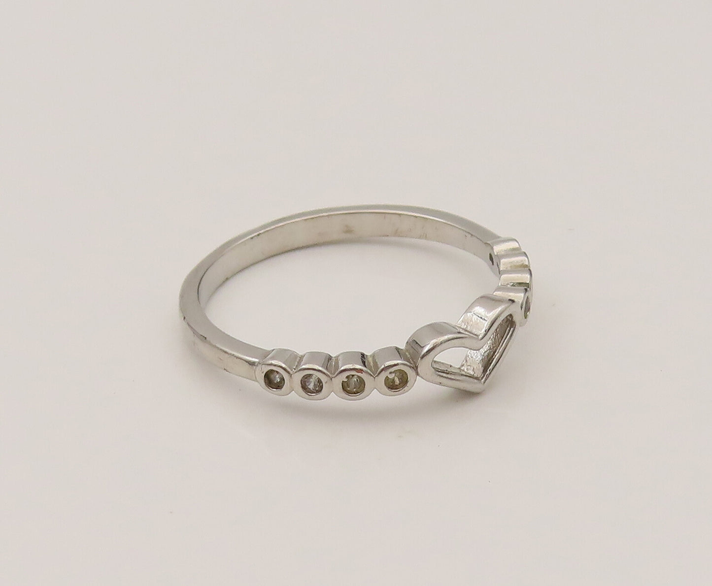 925 Sterling Silver  Vintage Dainty Open Heart & Topaz Ring Sz 7.5  RG26442