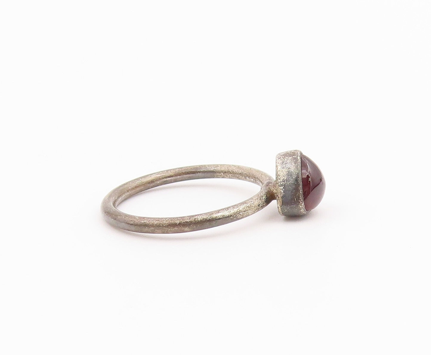 925 Sterling Silver Vintage Ring Trillion Cabochon Garnet Band  Sz 7.5  RG36423