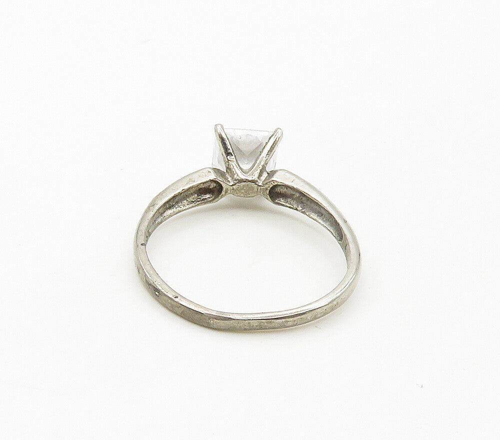 925 Sterling Silver  Vintage Shiny Cubic Zirconia Solitaire Ring Sz 7  RG16338