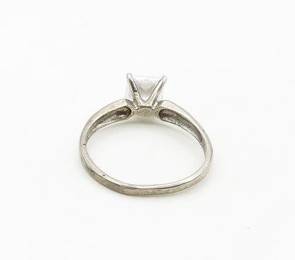 925 Sterling Silver  Vintage Shiny Cubic Zirconia Solitaire Ring Sz 7  RG16338
