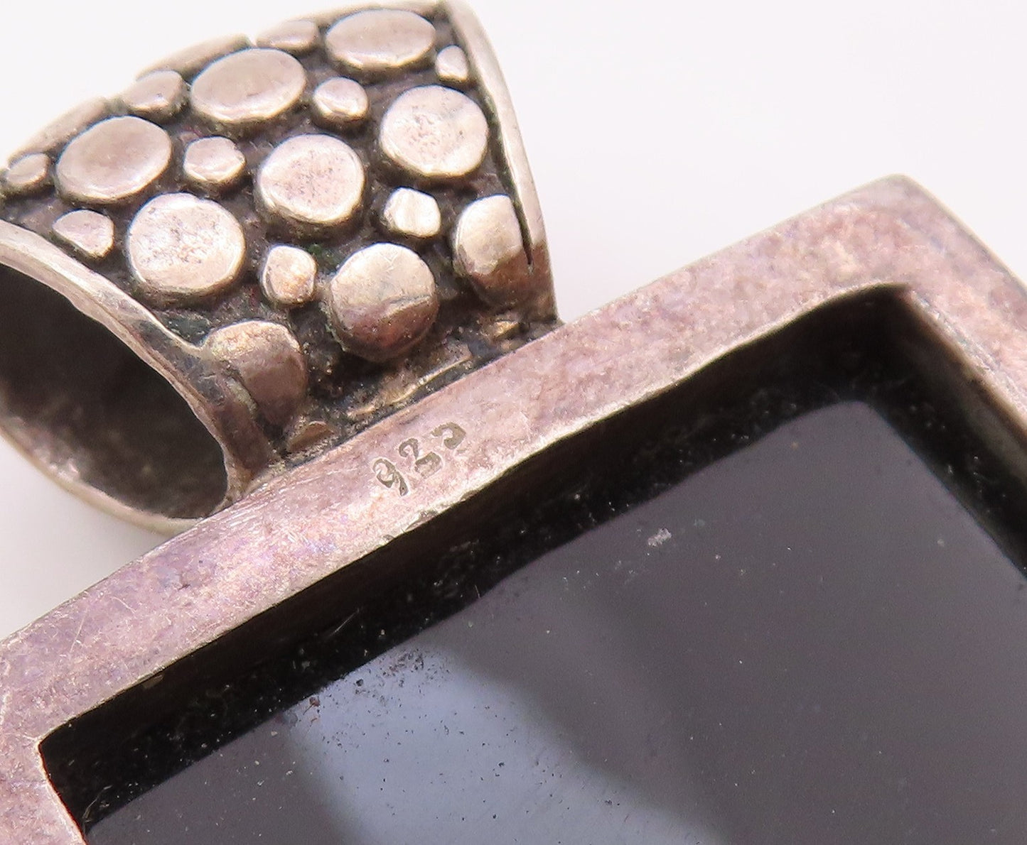 925 Sterling Silver  Vintage Black Onyx Circle Patterned Bail Pendant  PT16740
