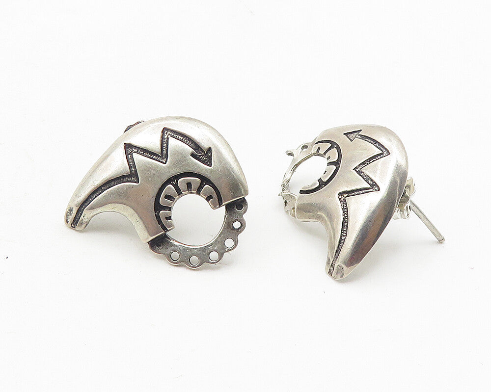 NAVAJO 925 Sterling Silver  Vintage Arrow Etched Bear Drop Earrings  EG5952