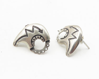 NAVAJO 925 Sterling Silver  Vintage Arrow Etched Bear Drop Earrings  EG5952