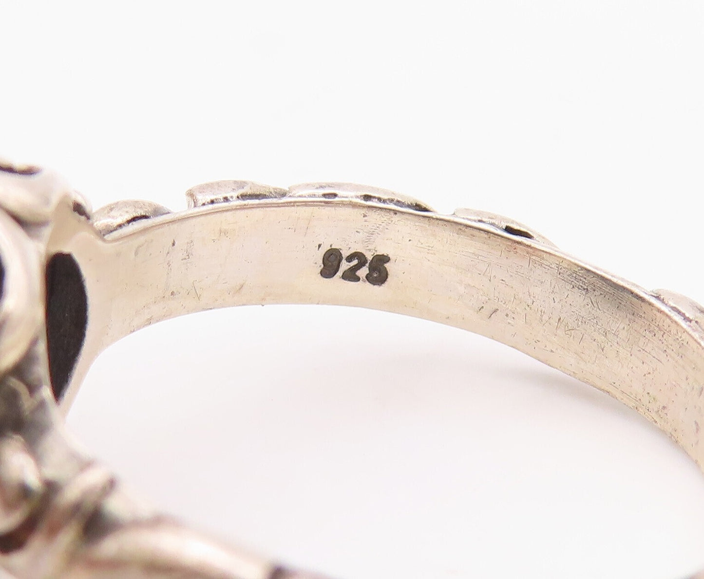 925 Sterling Silver Vintage Ring Swirly Carved Band Round Gemstone Sz 7  RG30693