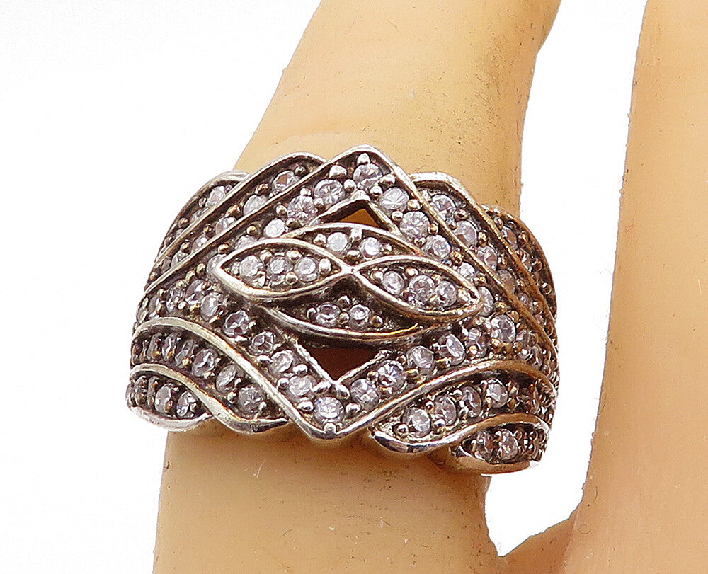 925 Sterling Silver  Vintage Sparkling Topaz Tapered Band Ring Sz 7  RG7191