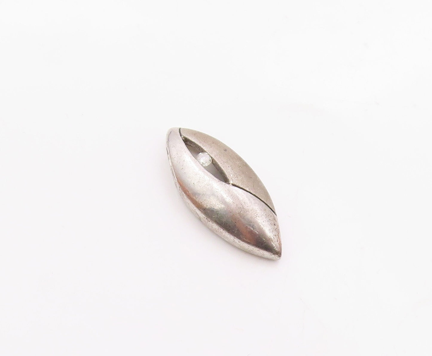 925 Sterling Silver  Vintage Genuine Diamond Pointed Oval Pendant  PT11943